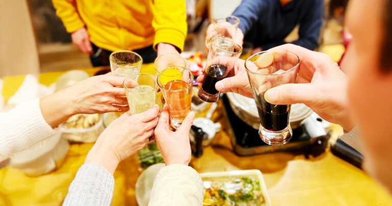 鍋パーティで乾杯